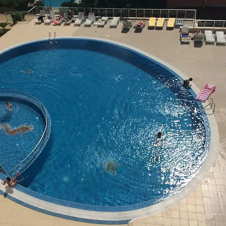 с две спални в комплекс лъки 2 влас *