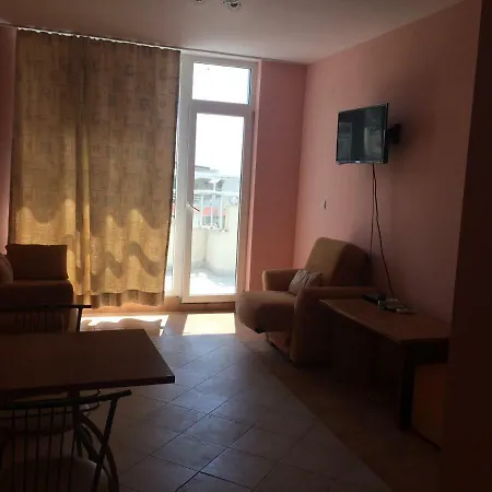 公寓 с две спални в комплекс лъки 2 влас 圣弗拉斯